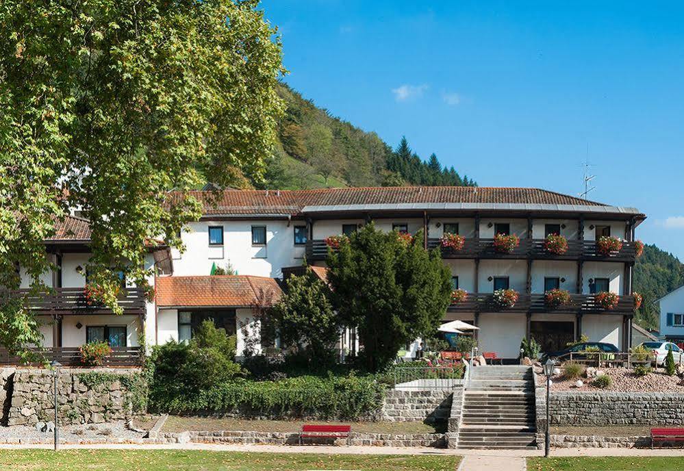 Kurgarten-Hotel Волфах Екстериор снимка